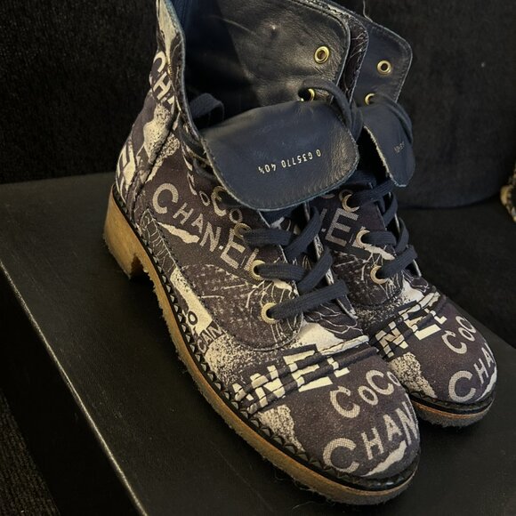 WOMEN 100% AUTHENTIC LACEUP PRINTED SUEDE CALFSKIN CHANEL WHITE/NAVY BLUE BOOTS - Picture 7 of 14